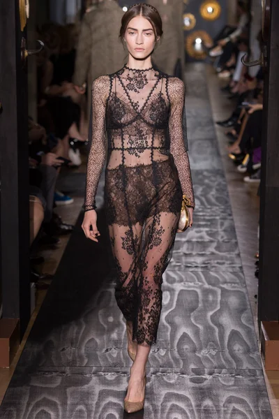 Look 16